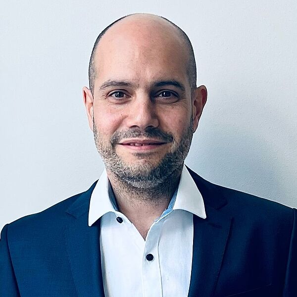 Dr. Nima Pegemanyfar Dr. Nima Pegemanyfar