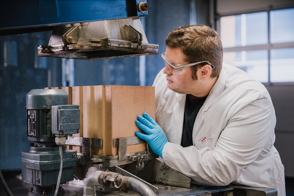 Simulation und KI-gestützte Entwicklung nachhaltiger Werkstoffe und energieeffizienter Systeme