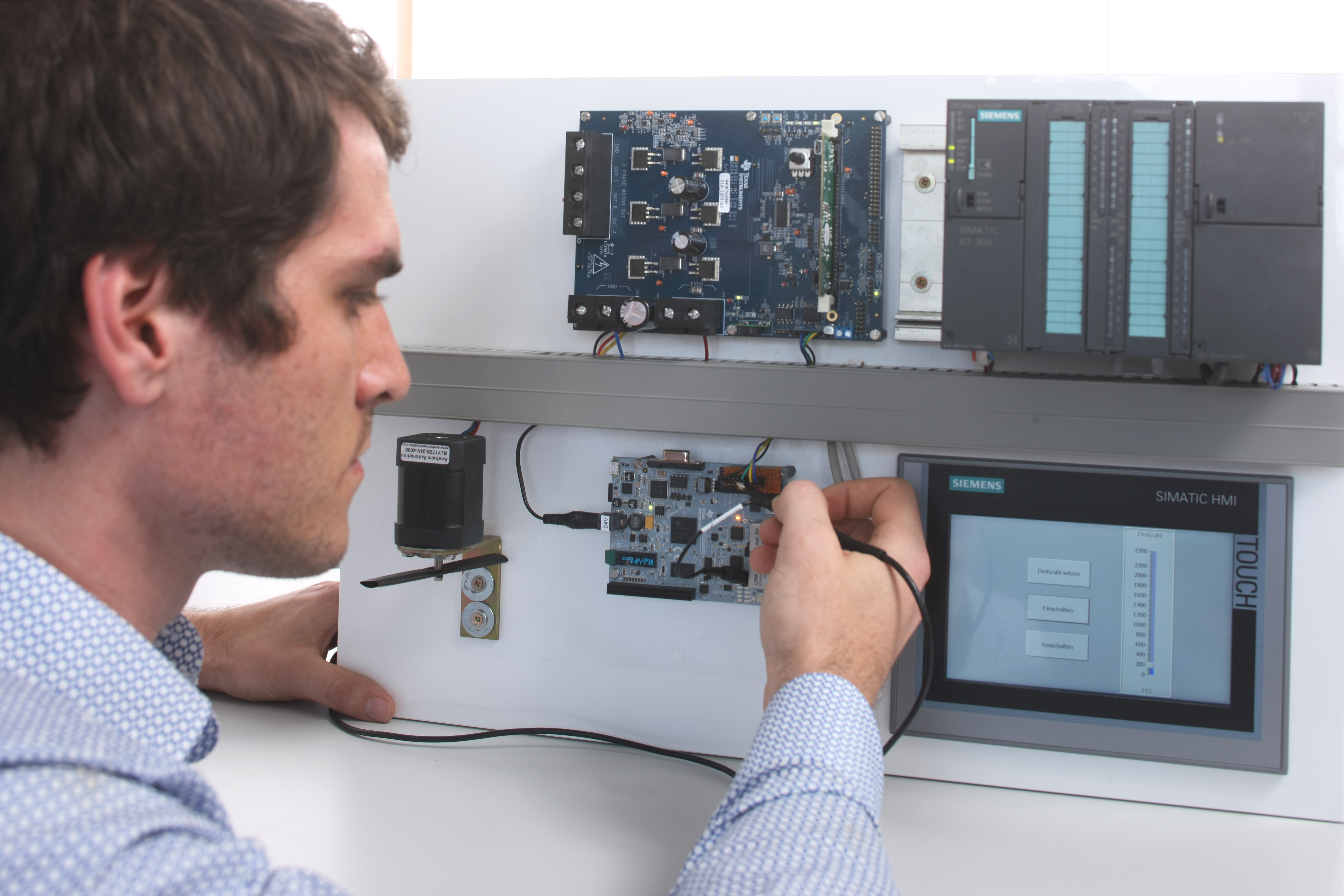 Flexible und intelligente Kleinantriebstechnik Flexible und intelligente Kleinantriebstechnik