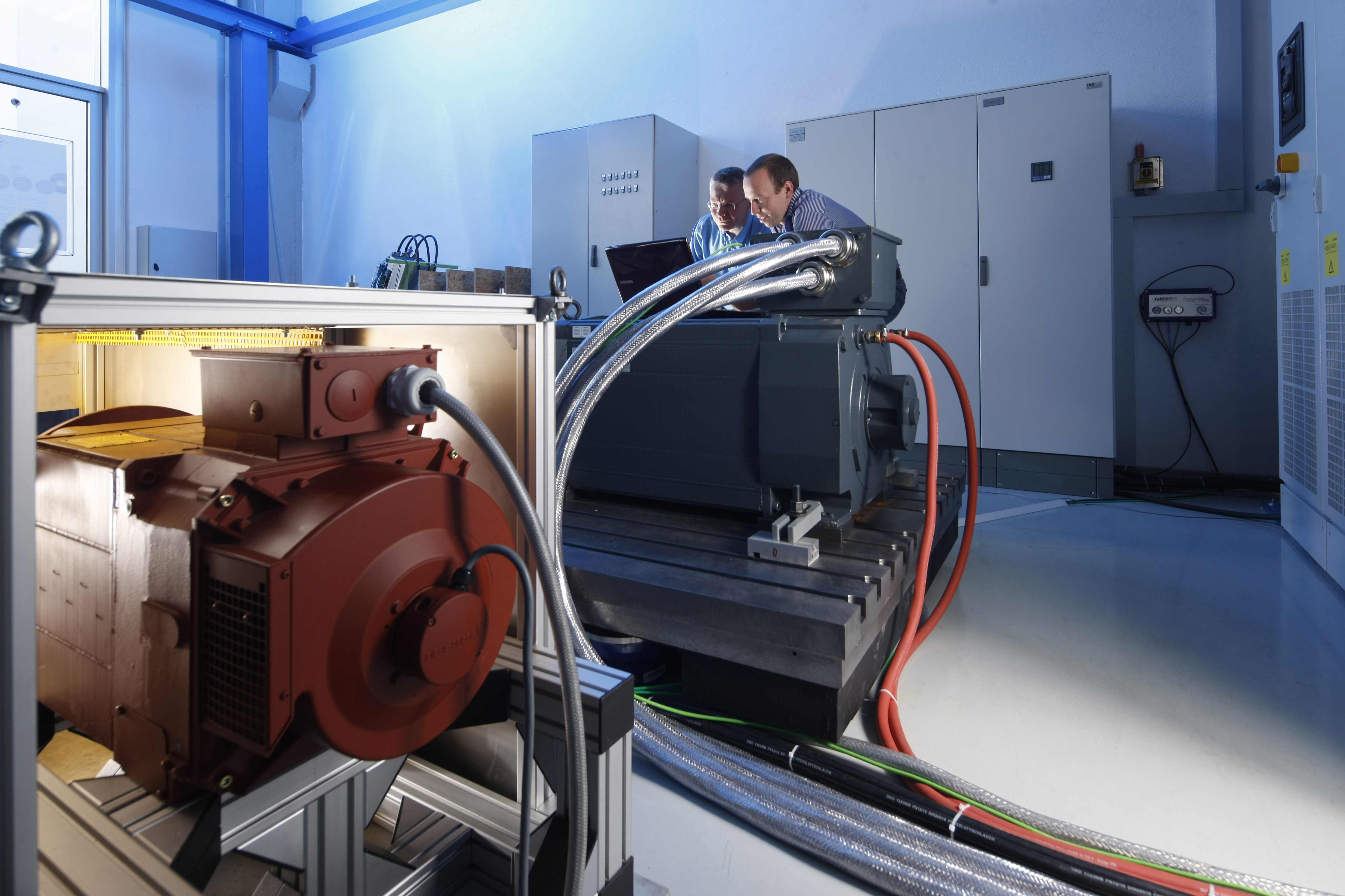 Energieeffiziente Antriebe mit Mehrphasenmaschinen Energieeffiziente Antriebe mit Mehrphasenmaschinen
