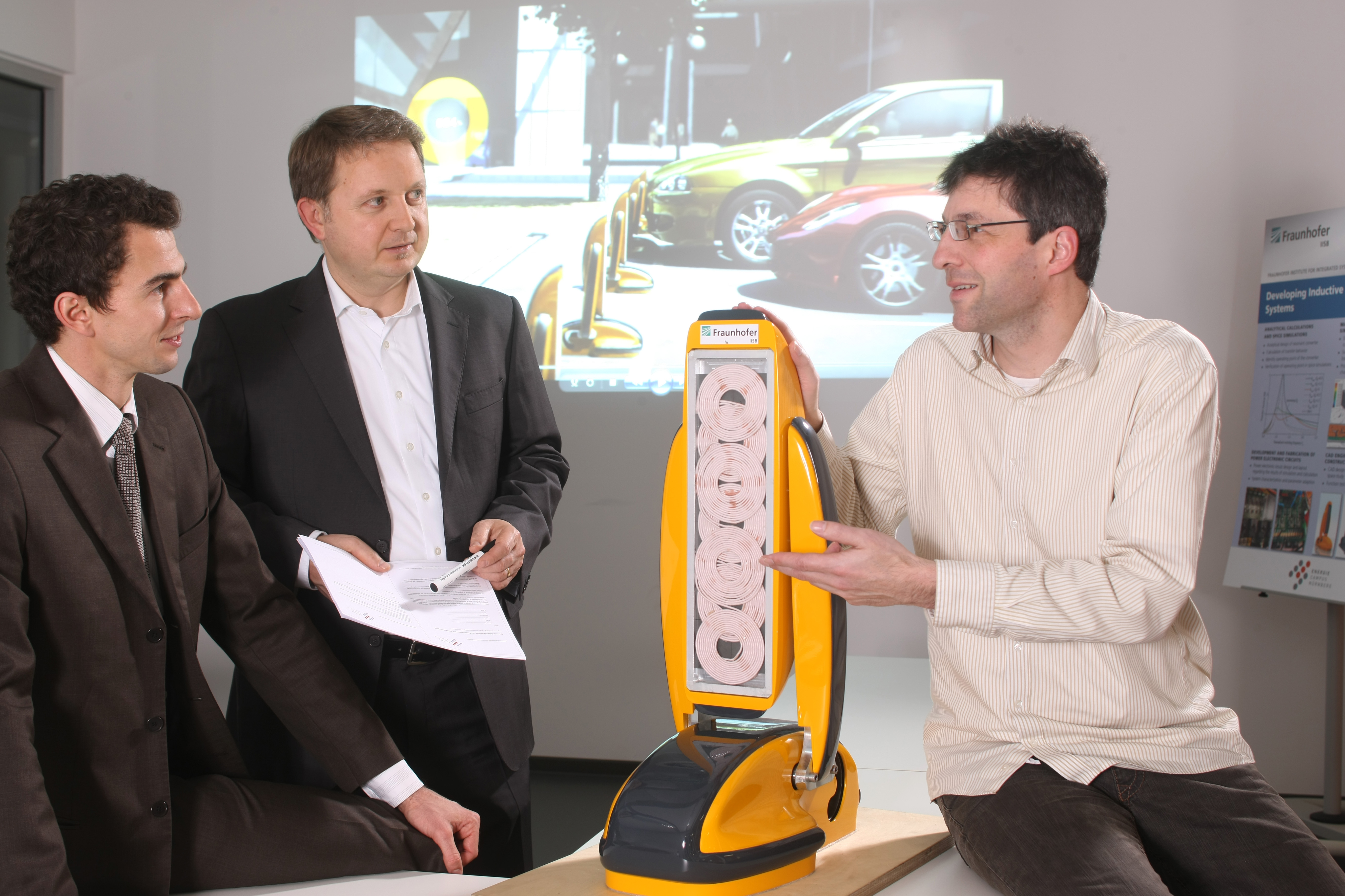 Berührungslose Ladesysteme für Elektrofahrzeuge Berührungslose Ladesysteme für Elektrofahrzeuge